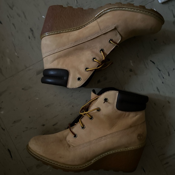 Timberland Classic Tan Boots - Picture 2 of 4